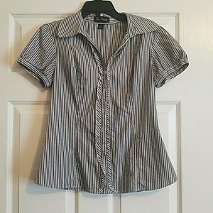 Short sleeve button down